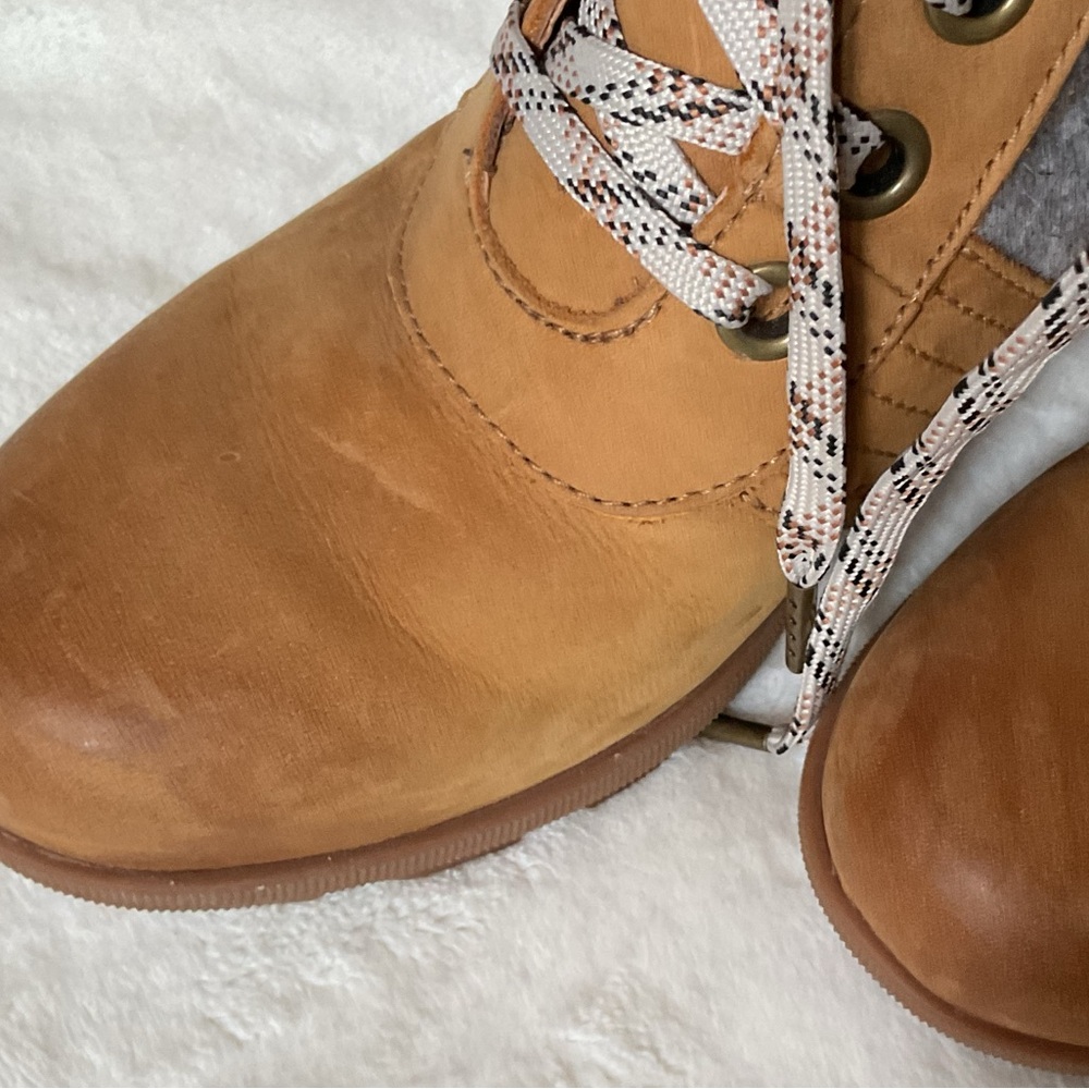 Sorel Lexie Wedge Boots in Camel Felt, 9, New - Picture 5 of 12